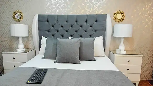 Snapshot of ZoeWilliis chatting on 10.03.25 ZoeWilliis online show from 10.03.25