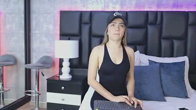 Snapshot of ZoeWilliis chatting on 11.03.25 ZoeWilliis online show from 11.03.25