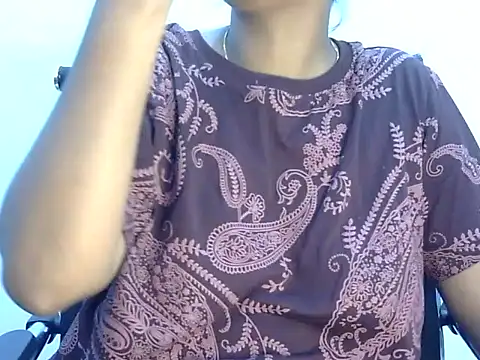 Hott Noor online show from 10.24.25