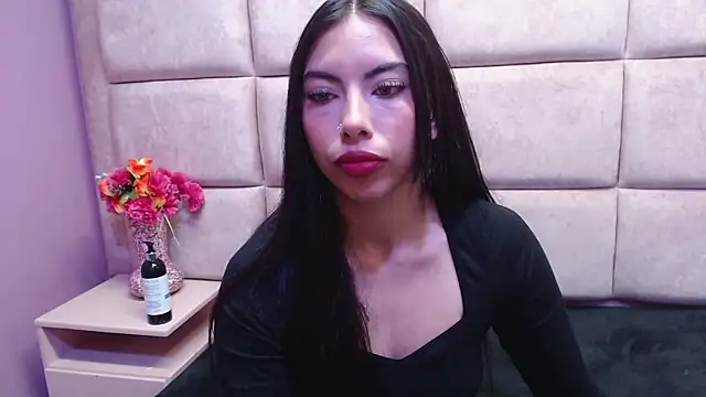 Snapshot of Alana_Hott_ chatting on 10.25.25 Alana Hott online show from 10.25.25