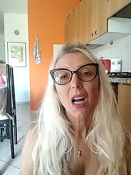 Snapshot of _sexyBLONDE46_ chatting on 05.25.26 sexyBLONDE46 online show from 05.25.26