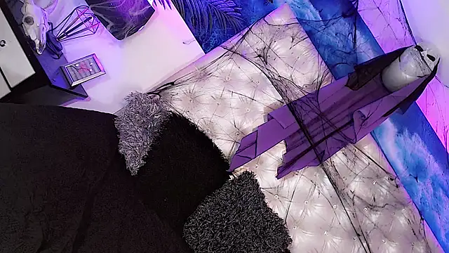 Snapshot of Valeria_Swett_ chatting on 10.25.25 Valeria Swett online show from 10.25.25