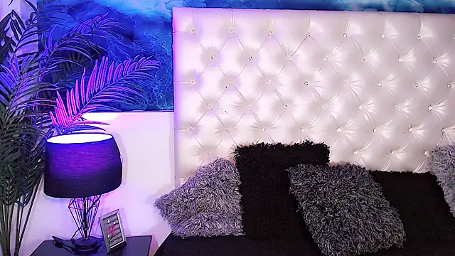 Snapshot of Valeria_Swett_ chatting on 11.14.25 Valeria Swett online show from 11.14.25