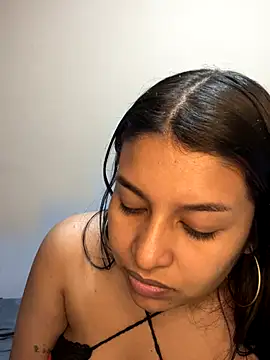  Chloe Smith online show from 10.05.25