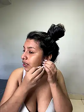  Chloe Smith online show from 12.15.25