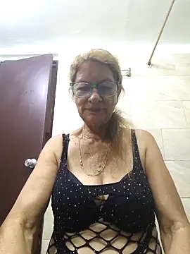 Snapshot of MaryLunne chatting on 09.30.25 MaryLunne online show from 09.30.25