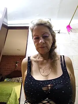 Snapshot of MaryLunne chatting on 05.10.26 MaryLunne online show from 05.10.26
