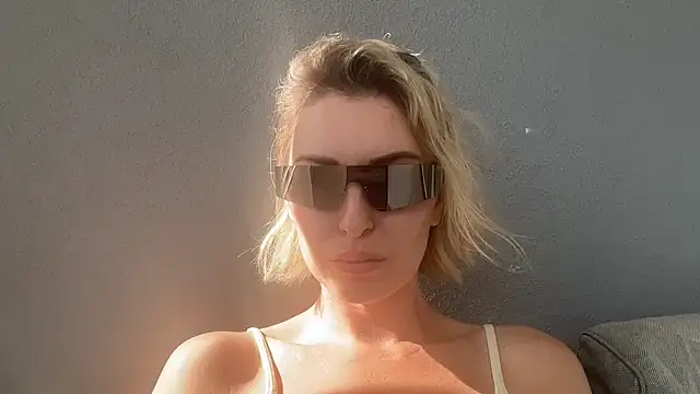 Xalythea online show from 11.10.25