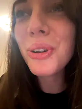 Snapshot of Petitbiscuit2B0 chatting on 11.02.25 Petitbiscuit2B0 online show from 11.02.25