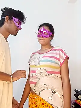 Snapshot of new_coupleee chatting on 11.01.25 new coupleee online show from 11.01.25