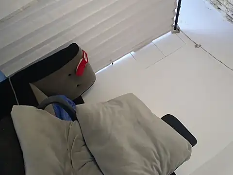 Snapshot of Mitchycola_bigcock chatting on 10.22.25 Mitchycola bigcock online show from 10.22.25