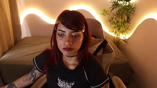 Snapshot of Mystic_blue chatting on 10.18.25 Mystic blue online show from 10.18.25