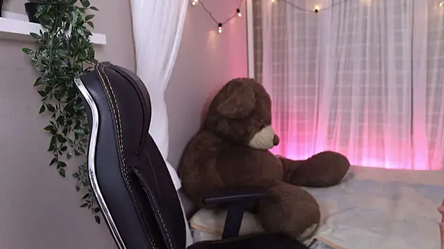 Snapshot of Mystic_blue chatting on 11.12.25 Mystic blue online show from 11.12.25