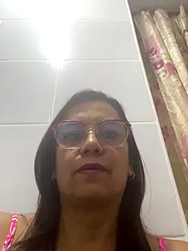 Snapshot of YadiraOrozco chatting on 09.10.25 YadiraOrozco online show from 09.10.25