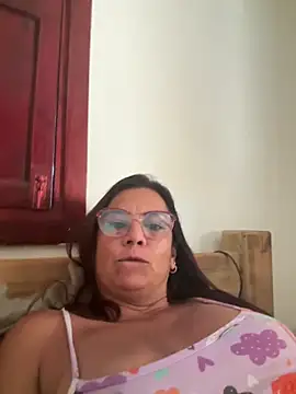 Snapshot of YadiraOrozco chatting on 10.27.25 YadiraOrozco online show from 10.27.25