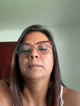 Snapshot of YadiraOrozco chatting on 11.24.25 YadiraOrozco online show from 11.24.25