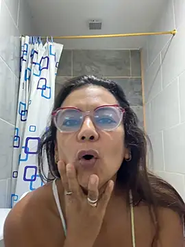 Snapshot of YadiraOrozco chatting on 01.10.26 YadiraOrozco online show from 01.10.26