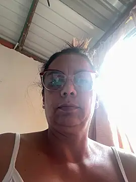 Snapshot of YadiraOrozco chatting on 04.14.26 YadiraOrozco online show from 04.14.26