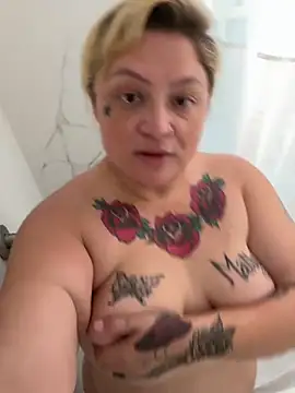 Snapshot of bbwbubbles77 chatting on 12.22.25 bbwbubbles77 online show from 12.22.25