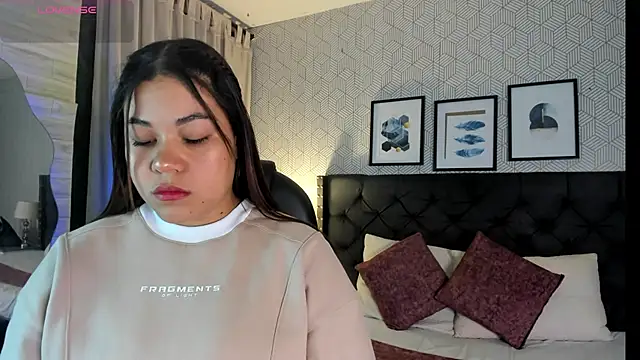 Snapshot of sophie__blare chatting on 06.23.26 sophie blare online show from 06.23.26