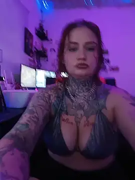 Snapshot of blazed_vixen chatting on 06.17.26 blazed vixen online show from 06.17.26