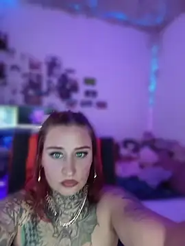 Snapshot of blazed_vixen chatting on 06.19.26 blazed vixen online show from 06.19.26