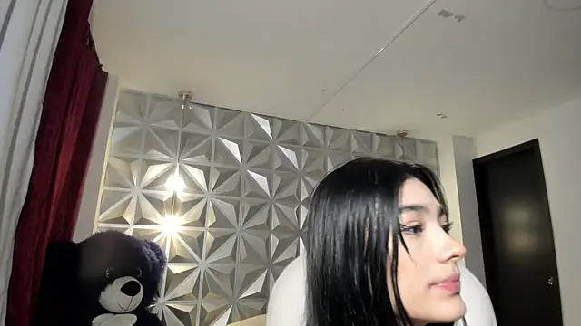 zoerouse  online show from 12.02.25