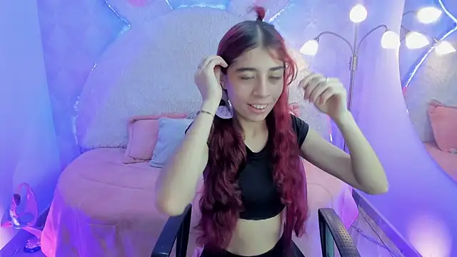 Snapshot of Gaby_louse chatting on 10.22.25 Gaby louse online show from 10.22.25