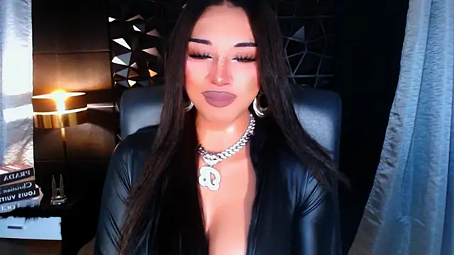 Snapshot of xUrGoddess_Bellax chatting on 10.01.25 xUrGoddess Bellax online show from 10.01.25