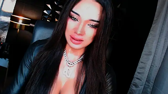 Snapshot of xUrGoddess_Bellax chatting on 10.04.25 xUrGoddess Bellax online show from 10.04.25