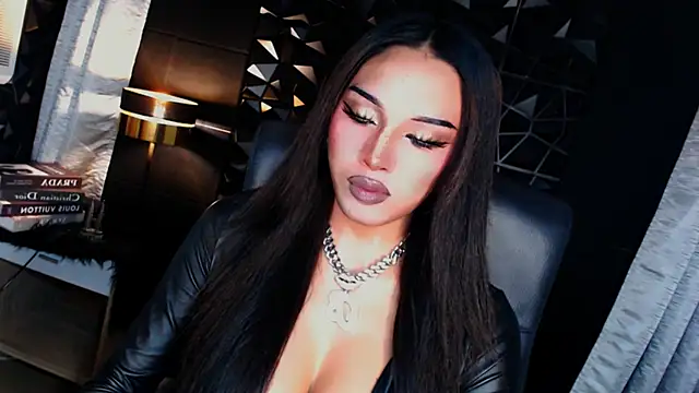 Snapshot of xUrGoddess_Bellax chatting on 10.06.25 xUrGoddess Bellax online show from 10.06.25