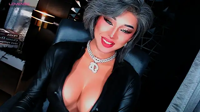 Snapshot of xUrGoddess_Bellax chatting on 10.09.25 xUrGoddess Bellax online show from 10.09.25