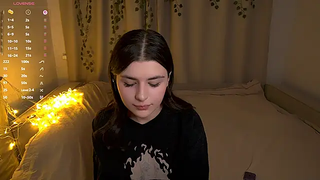 Snapshot of pyro_flerrr chatting on 11.04.25 pyro flerrr online show from 11.04.25