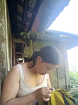 Snapshot of KumChyn chatting on 10.17.25 KumChyn online show from 10.17.25