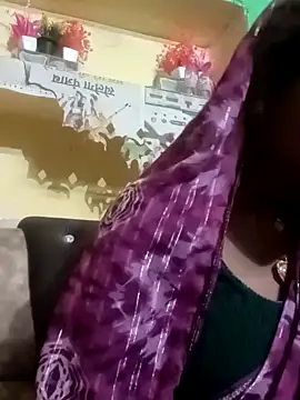 Snapshot of Hema4545 chatting on 10.11.25 Hema4545 online show from 10.11.25