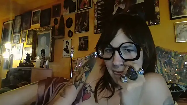 pinkmoonboots online show from 09.15.25