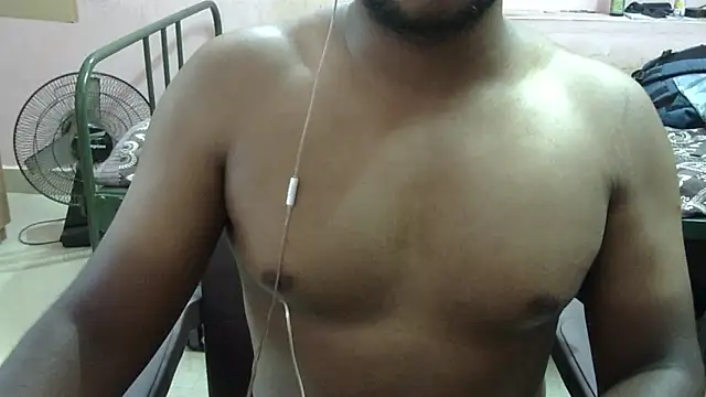 Snapshot of x_boyy_x chatting on 09.12.25 x boyy x online show from 09.12.25