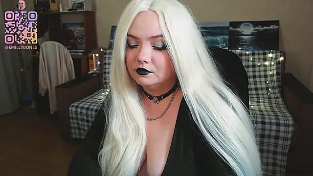 Snapshot of EmillyBones chatting on 09.08.25 EmillyBones online show from 09.08.25