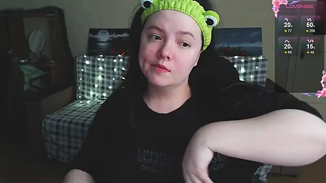 EmillyBones online show from 12.21.25