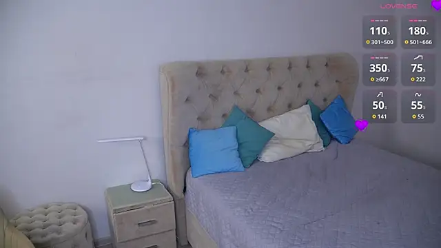 Snapshot of RolandaFolkes chatting on 10.17.25 RolandaFolkes online show from 10.17.25