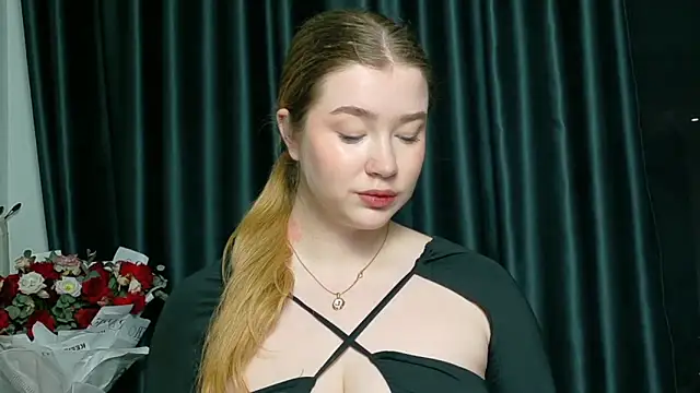 Snapshot of Rebecca_Lace chatting on 10.10.25 Rebecca Lace online show from 10.10.25