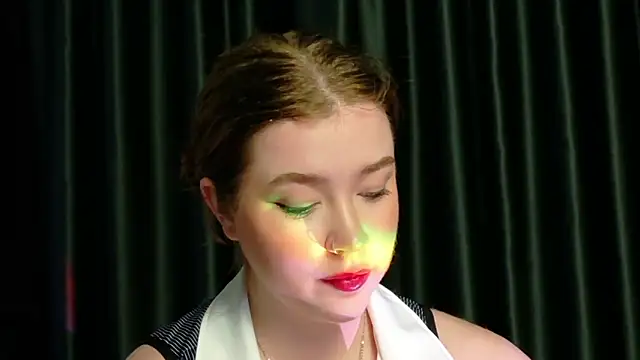 Snapshot of Rebecca_Lace chatting on 10.17.25 Rebecca Lace online show from 10.17.25