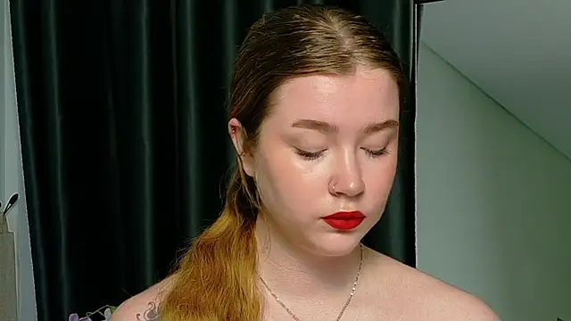 Snapshot of Rebecca_Lace chatting on 10.23.25 Rebecca Lace online show from 10.23.25