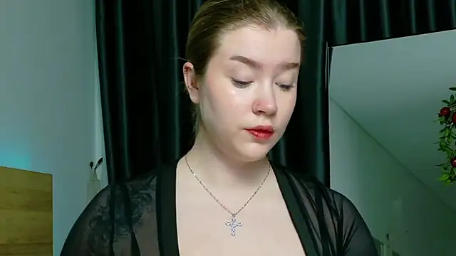 Snapshot of Rebecca_Lace chatting on 10.29.25 Rebecca Lace online show from 10.29.25