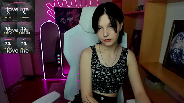 Snapshot of AudreyyKim chatting on 10.26.25 AudreyyKim online show from 10.26.25