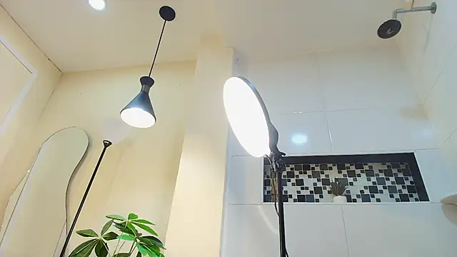 keila hott20 online show from 10.20.25