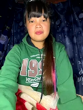 Snapshot of delwyn- chatting on 10.27.25 delwyn- online show from 10.27.25