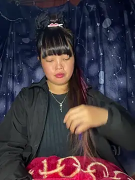 Snapshot of delwyn- chatting on 10.28.25 delwyn- online show from 10.28.25