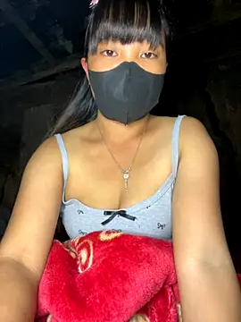 Snapshot of delwyn- chatting on 11.05.25 delwyn- online show from 11.05.25