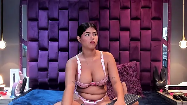 Snapshot of MilaRiva chatting on 06.05.26 MilaRiva online show from 06.05.26